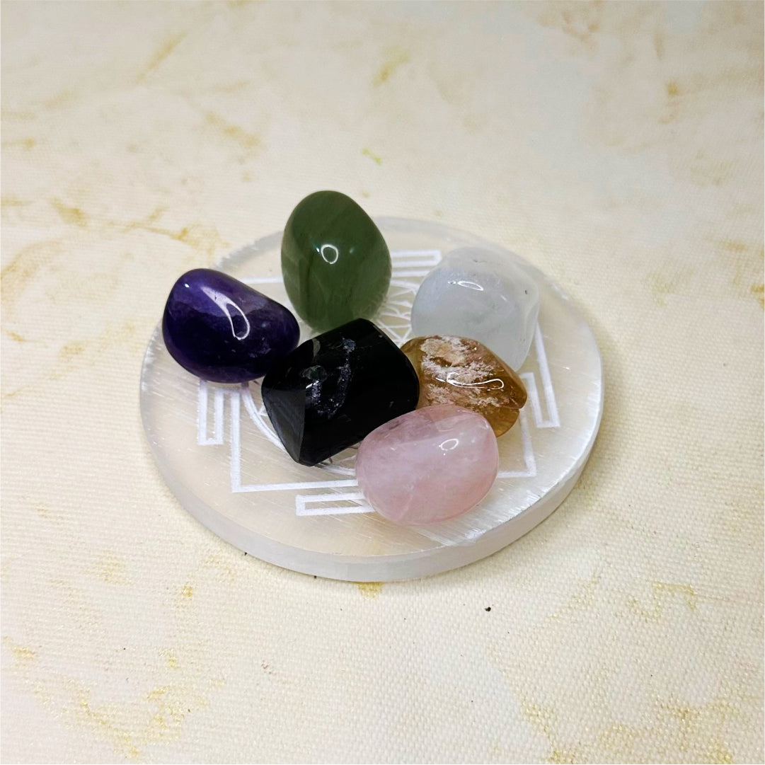 Abundance Tumbles Set with Round Selenite Plate